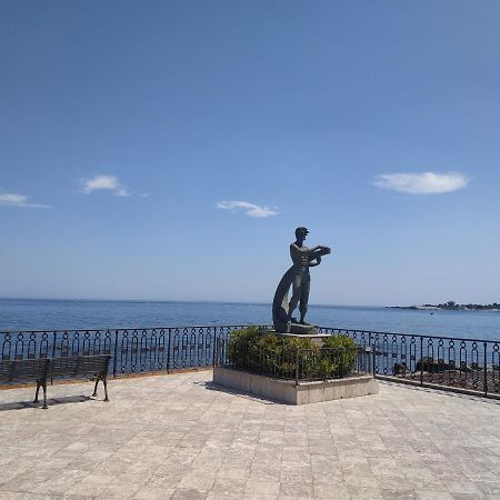 Suite Sul Mare Giardini-Naxos Extérieur photo